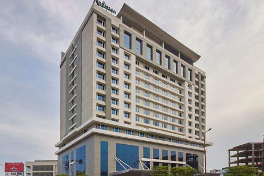 Radisson Hyderabad Hitec City Экстерьер фото Radisson Blu Hotel, Hyderabad
