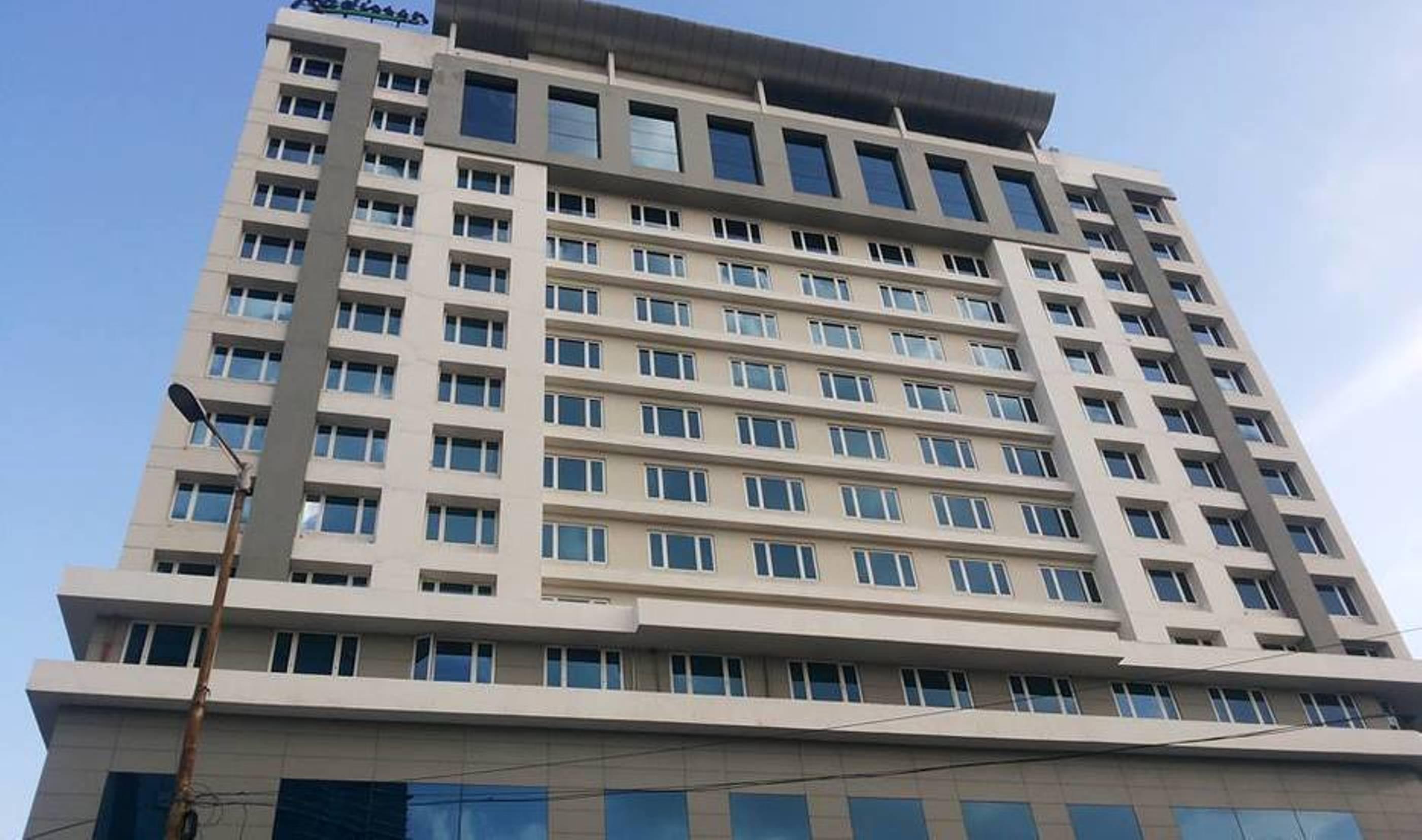 Radisson Hyderabad Hitec City Экстерьер фото The building of the university