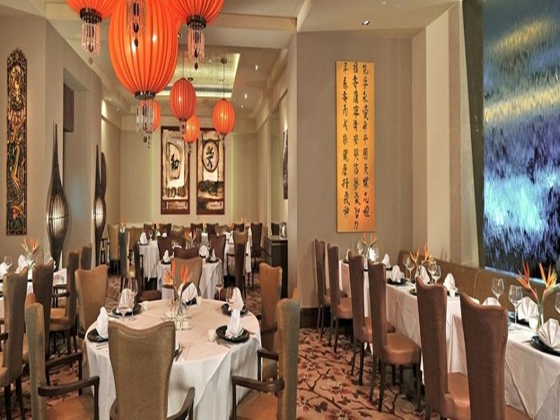Radisson Hyderabad Hitec City Экстерьер фото The interior of the restaurant